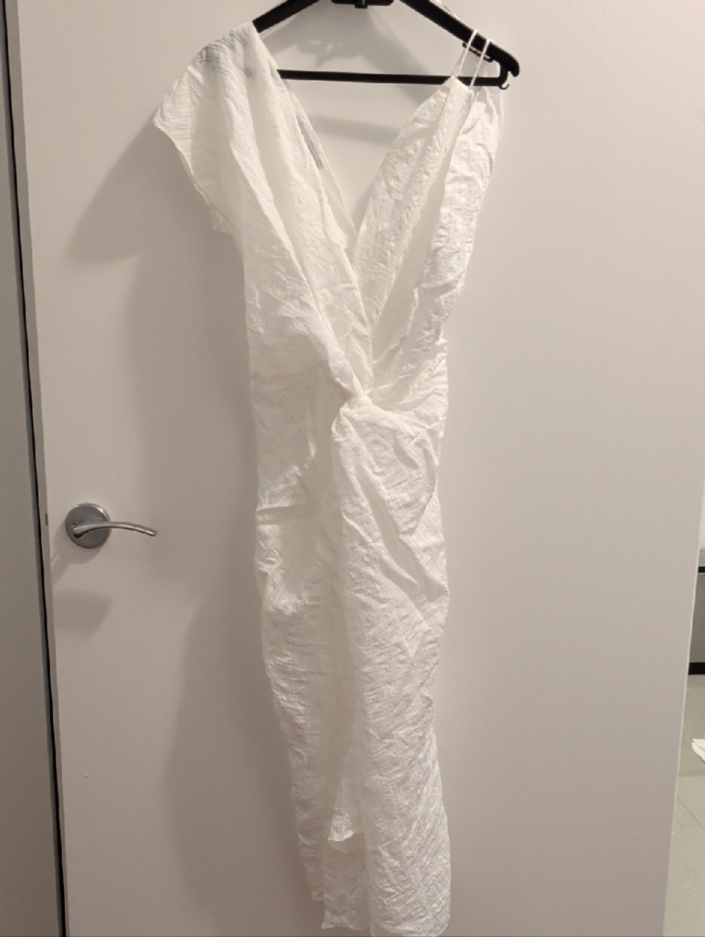Zara White V-Neck Twist Front Women’s Dress